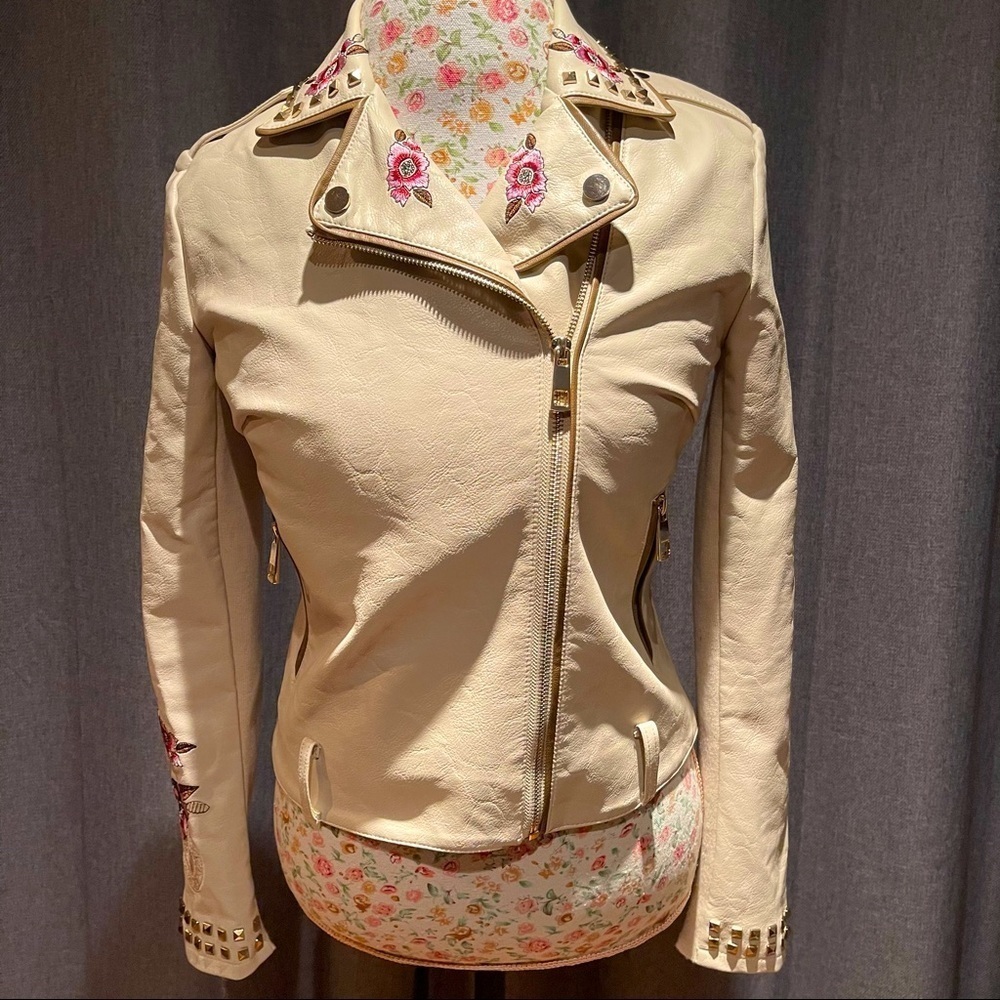 Desigual Cream Color Women’s Biker Jacket size 38 With Design in Back - Picture 2 of 16